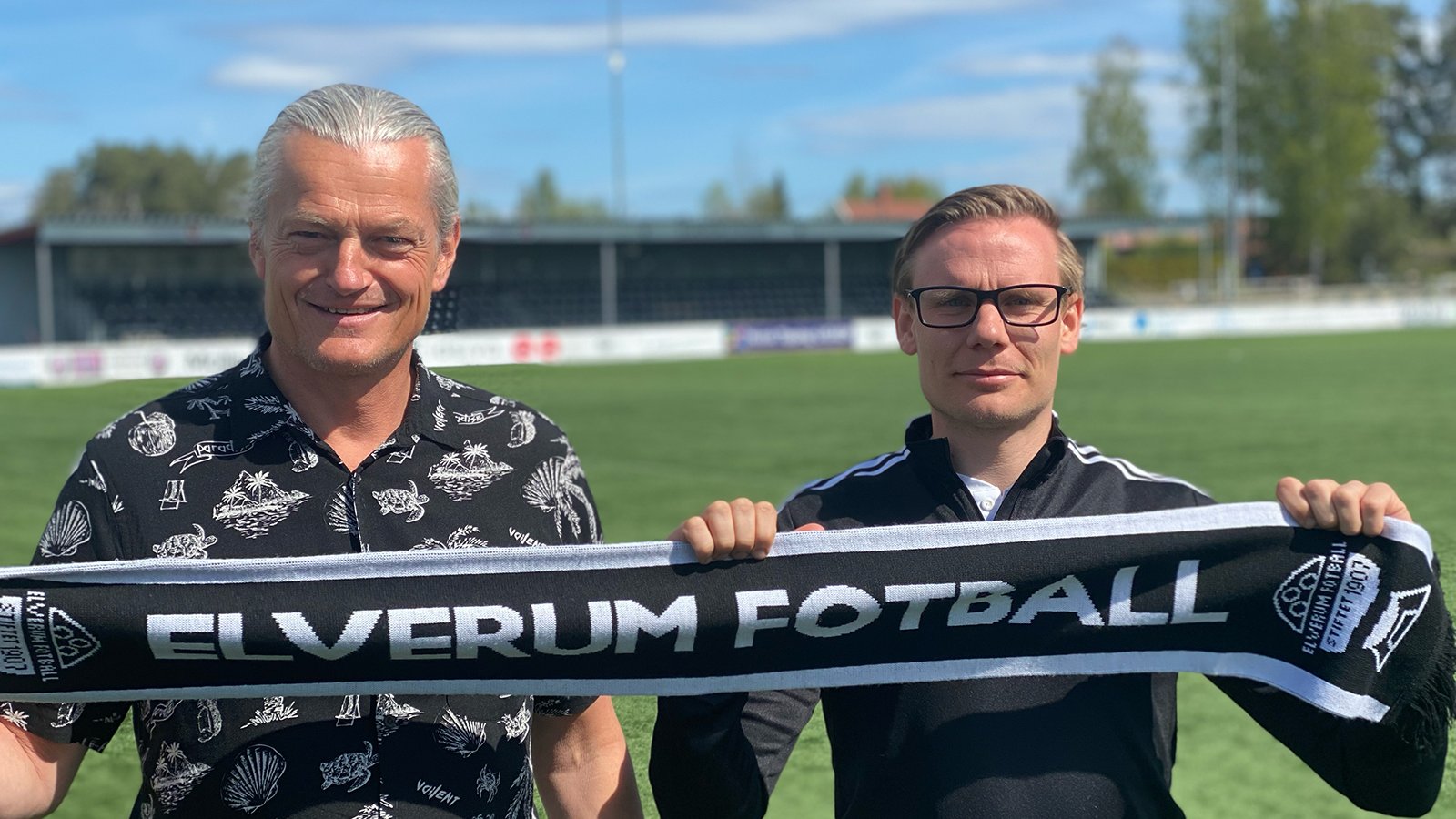 Tom Haakenstad (t.v.) og Georg Flatgård ved signering av avtale 2022.