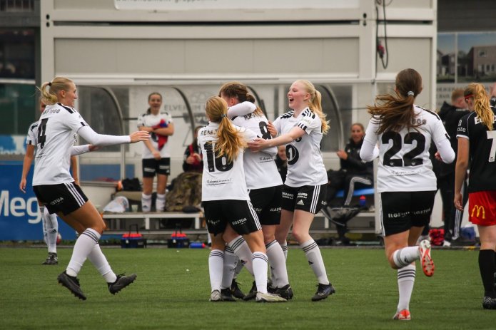 Eventyrslutt på jentefotballens dag