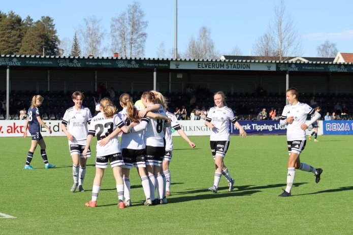Damene med seier i sesongstarten 